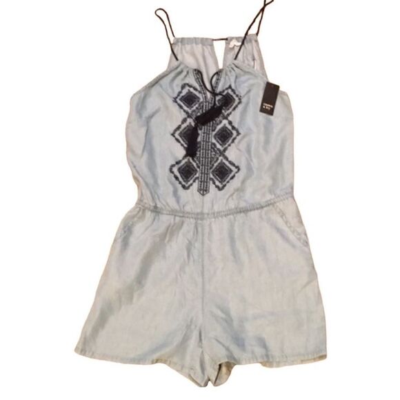 NWT  New Crown & Ivy sleeveless Embroidered chambray romper XS - Picture 6 of 10
